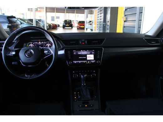 Skoda Superb Combi 1.4 TSI iV Business Edition | Uitklapbare trekhaak | Camera | Cruise controle adaptief | St... ActivLease financial lease