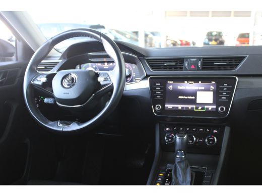 Skoda Superb Combi 1.4 TSI iV Business Edition | Uitklapbare trekhaak | Camera | Cruise controle adaptief | St... ActivLease financial lease