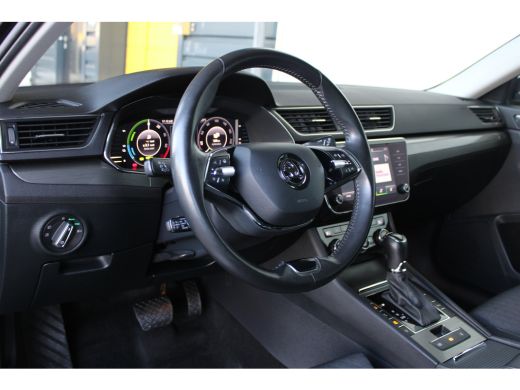 Skoda Superb Combi 1.4 TSI iV Business Edition | Uitklapbare trekhaak | Camera | Cruise controle adaptief | St... ActivLease financial lease