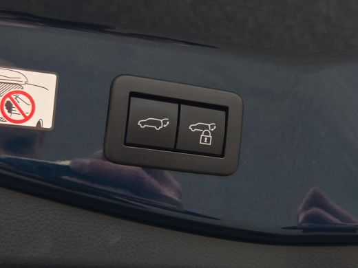 Toyota C-HR 1.8 Hybrid 140 First Edition | Apple CarPlay | Stoelverwarming | Blindspot | Rijklaarprijs incl. ... ActivLease financial lease