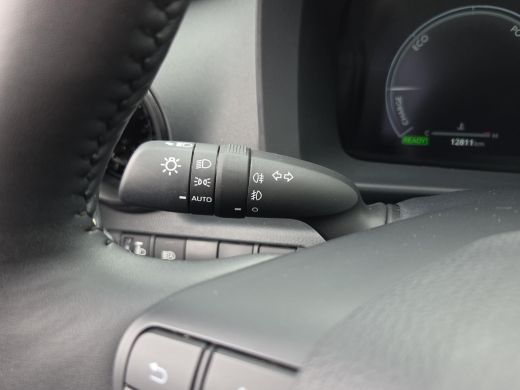 Toyota C-HR 1.8 Hybrid 140 First Edition | Apple CarPlay | Stoelverwarming | Blindspot | Rijklaarprijs incl. ... ActivLease financial lease