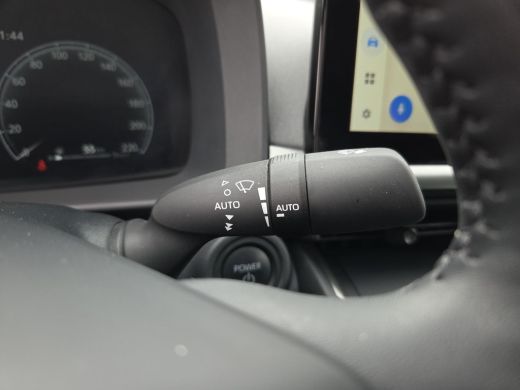 Toyota C-HR 1.8 Hybrid 140 First Edition | Apple CarPlay | Stoelverwarming | Blindspot | Rijklaarprijs incl. ... ActivLease financial lease