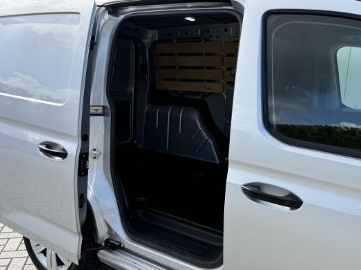 Volkswagen Caddy 2.0 TDI 102 PK / L1H1 / 1e EIG. / AIRCO / CRUISE / CARPLAY / TREKHAAK / PDC ActivLease financial lease