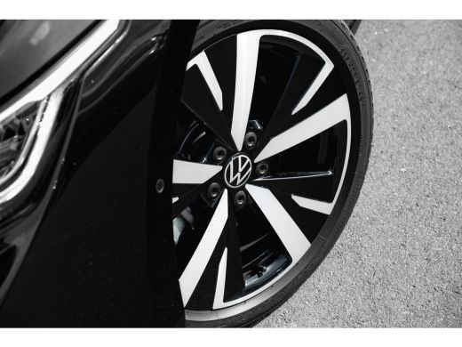 Volkswagen Golf 1.5 eHybrid Life Edition 204PK | Panoramadak | SOH 100% | ActivLease financial lease