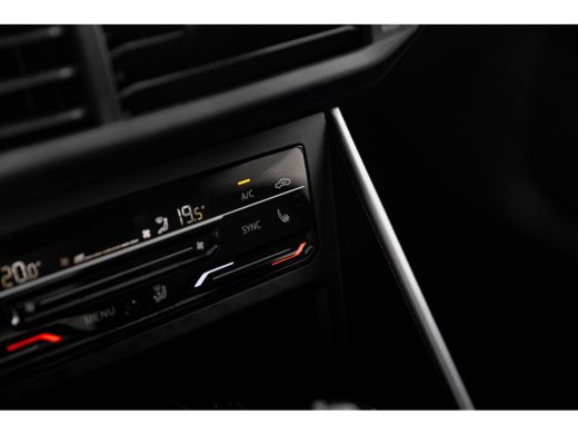 Volkswagen Polo 1.0 TSI DSG R-Line | Panorama Dak | Camera | | Achteruitrijcamera | Elektrisch glazen panorama-dak ActivLease financial lease