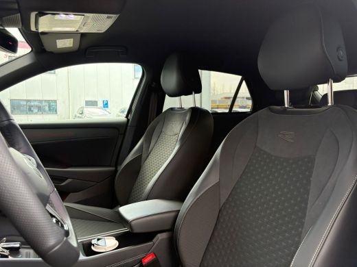 Volkswagen T-Roc 1.5 eTsi 150pk R-Line First Edition ActivLease financial lease