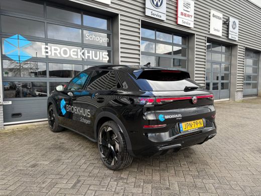 Volkswagen T-Roc 1.5 eTsi 150pk R-Line First Edition ActivLease financial lease