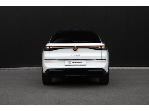 Volkswagen T-Roc R-Line First Edition | 'App-Connect' draadloze smartphone integratie | 30,5 cm display met 2D en ... ActivLease financial lease