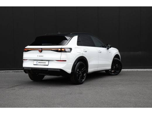 Volkswagen T-Roc R-Line First Edition | 'App-Connect' draadloze smartphone integratie | 30,5 cm display met 2D en ... ActivLease financial lease