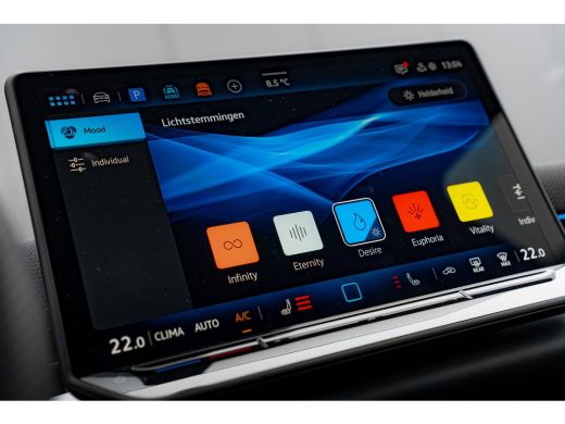 Volkswagen T-Roc R-Line First Edition | 'App-Connect' draadloze smartphone integratie | 30,5 cm display met 2D en ... ActivLease financial lease