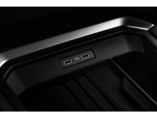 Volkswagen T-Roc R-Line First Edition | 'App-Connect' draadloze smartphone integratie | 30,5 cm display met 2D en ... ActivLease financial lease