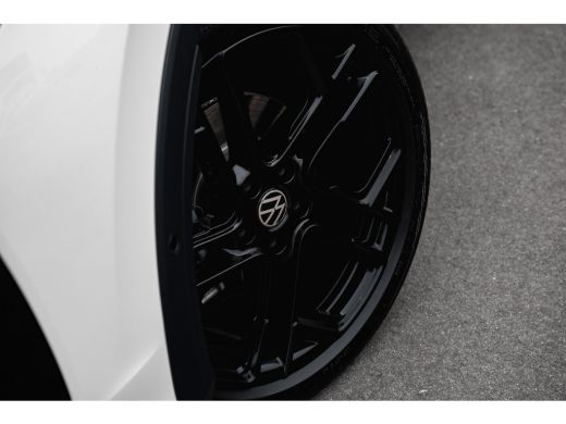 Volkswagen T-Roc R-Line First Edition | 'App-Connect' draadloze smartphone integratie | 30,5 cm display met 2D en ... ActivLease financial lease