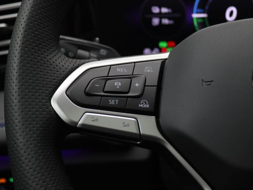 Volkswagen Tiguan 1.5 eHybrid R-Line Edition 272PK DSG Black Style, Trekhaak, 19" LM Velgen, Keyless, Navi via Appl... ActivLease financial lease