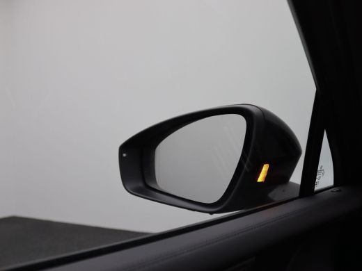 Volkswagen Tiguan 1.5 eHybrid R-Line Edition 272PK DSG Black Style, Trekhaak, 19" LM Velgen, Keyless, Navi via Appl... ActivLease financial lease