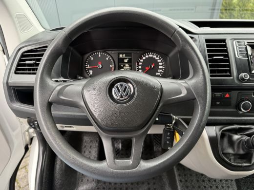 Volkswagen Transporter 2.0 TDI 102 PK / L1H1 / 1e EIG. / ACHTERKLEP / AIRCO / CRUISE / CAMERA / VERWARMDE VOORRUIT ActivLease financial lease