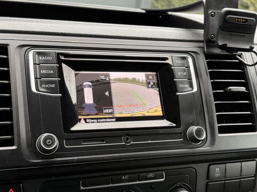 Volkswagen Transporter 2.0 TDI 102 PK / L1H1 / 1e EIG. / ACHTERKLEP / AIRCO / CRUISE / CAMERA / VERWARMDE VOORRUIT ActivLease financial lease