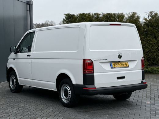 Volkswagen Transporter 2.0 TDI 102 PK / L1H1 / 1e EIG. / ACHTERKLEP / AIRCO / CRUISE / CAMERA / VERWARMDE VOORRUIT ActivLease financial lease