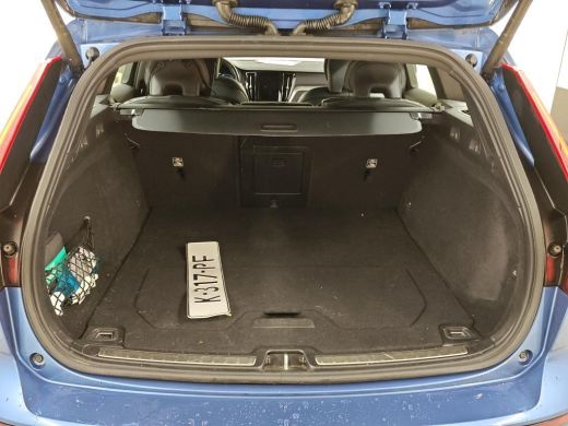 Volvo  V60 2.0 B3 R-Design NL-AUTO | R-DESIGN | TREKHAAK ActivLease financial lease