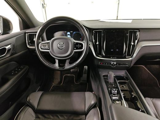 Volvo  V60 2.0 B3 R-Design NL-AUTO | R-DESIGN | TREKHAAK ActivLease financial lease