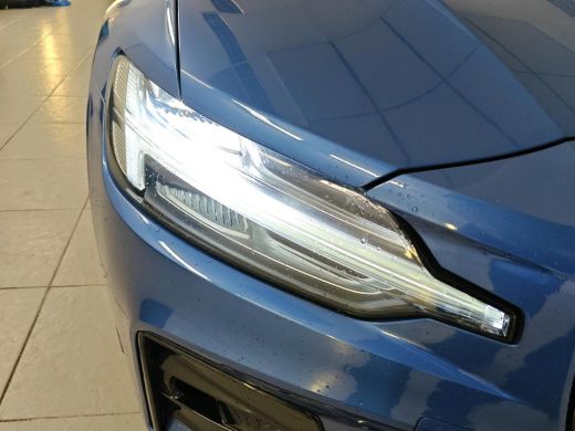 Volvo  V60 2.0 B3 R-Design NL-AUTO | R-DESIGN | TREKHAAK ActivLease financial lease