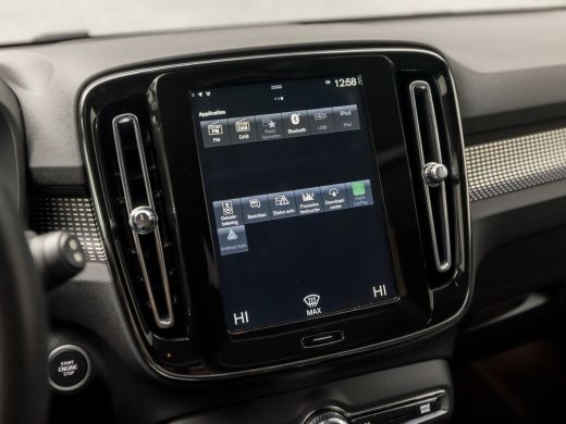 Volvo  XC40 1.5 T4 Plug-in hybrid Ultimate Bright 211Pk Automaat (PANORAMADAK, BLACKPACK, APPLE CARPLAY, 360 ... ActivLease financial lease