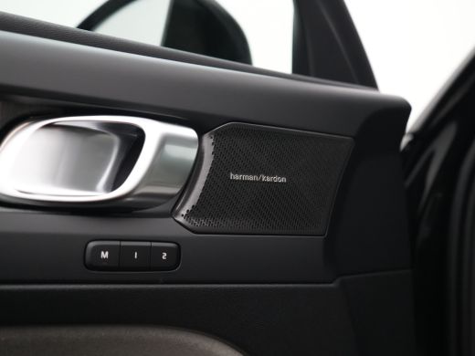Volvo  XC40 B4 Plus Dark | Panoramadak | Harman/Kardon | Pixel LED | 360&deg; Camera | 20" | Leder | Adaptive Cru... ActivLease financial lease