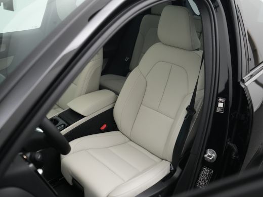 Volvo  XC40 B4 Plus Dark | Panoramadak | Harman/Kardon | Pixel LED | 360&deg; Camera | 20" | Leder | Adaptive Cru... ActivLease financial lease