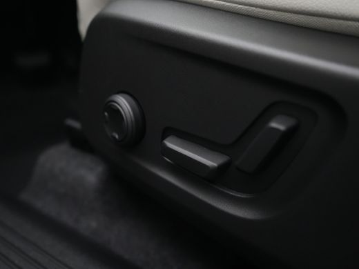 Volvo  XC40 B4 Plus Dark | Panoramadak | Harman/Kardon | Pixel LED | 360&deg; Camera | 20" | Leder | Adaptive Cru... ActivLease financial lease