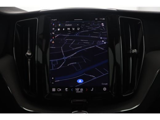 Volvo  XC60 2.0 T6 Plug-in hybrid AWD Plus Dark | Stoel + Stuur verwarming | Trekhaak | BLIS | 360 Camera ActivLease financial lease