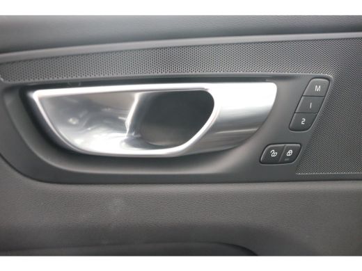 Volvo  XC60 2.0 T6 Plug-in hybrid AWD Plus Dark | Stoel + Stuur verwarming | Trekhaak | BLIS | 360 Camera ActivLease financial lease