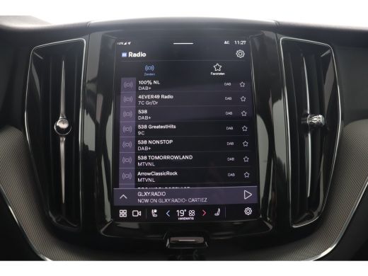 Volvo  XC60 2.0 T6 Plug-in hybrid AWD Plus Dark | Stoel + Stuur verwarming | Trekhaak | BLIS | 360 Camera ActivLease financial lease