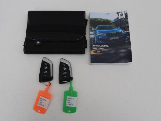 BMW 1 Serie 116i Business Edition | Carplay | Live Cockpit | Navigatie | Full LED | Navigatie | DAB | Climate... ActivLease financial lease