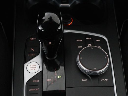 BMW 1 Serie 116i Business Edition | Carplay | Live Cockpit | Navigatie | Full LED | Navigatie | DAB | Climate... ActivLease financial lease