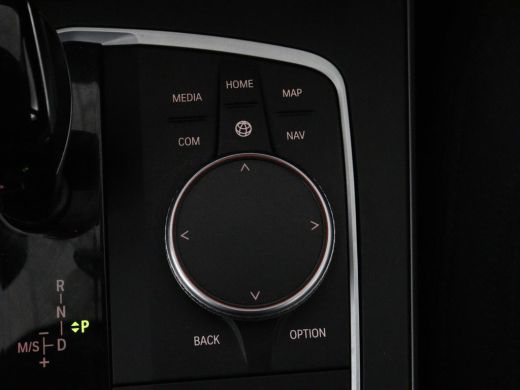 BMW 1 Serie 116i Business Edition | Carplay | Live Cockpit | Navigatie | Full LED | Navigatie | DAB | Climate... ActivLease financial lease