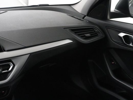 BMW 1 Serie 116i Business Edition | Carplay | Live Cockpit | Navigatie | Full LED | Navigatie | DAB | Climate... ActivLease financial lease