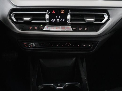 BMW 1 Serie 116i Business Edition | Carplay | Live Cockpit | Navigatie | Full LED | Navigatie | DAB | Climate... ActivLease financial lease
