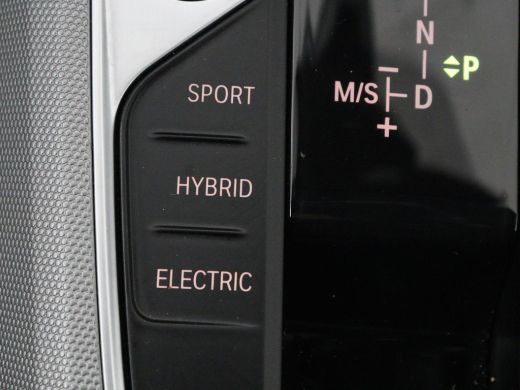 BMW 3 Serie 330e Business Edition Plus | Sportstoelen | Leder | Adaptive cruise | Stoelverwarming | Carplay |... ActivLease financial lease