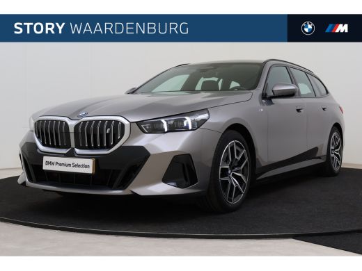 BMW i5 eDrive40 M Sport / Trekhaak / Achteruitrijcamera / M Sportonderstel / Adaptieve LED / Stoelverwar...