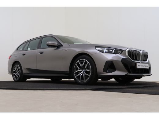BMW i5 eDrive40 M Sport / Trekhaak / Achteruitrijcamera / M Sportonderstel / Adaptieve LED / Stoelverwar... ActivLease financial lease