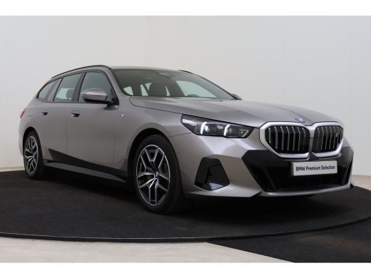 BMW i5 eDrive40 M Sport / Trekhaak / Achteruitrijcamera / M Sportonderstel / Adaptieve LED / Stoelverwar... ActivLease financial lease