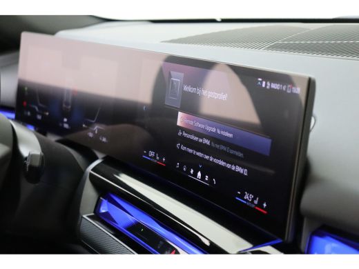 BMW i5 eDrive40 M Sport / Trekhaak / Achteruitrijcamera / M Sportonderstel / Adaptieve LED / Stoelverwar... ActivLease financial lease