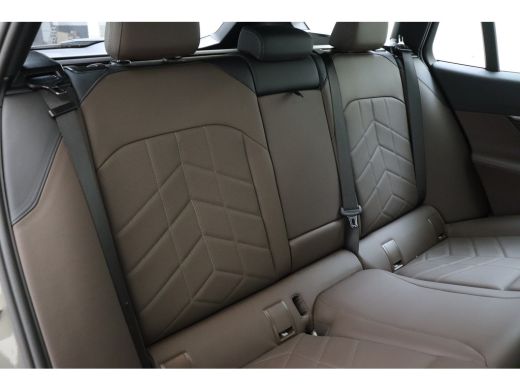 BMW i5 eDrive40 M Sport / Trekhaak / Achteruitrijcamera / M Sportonderstel / Adaptieve LED / Stoelverwar... ActivLease financial lease