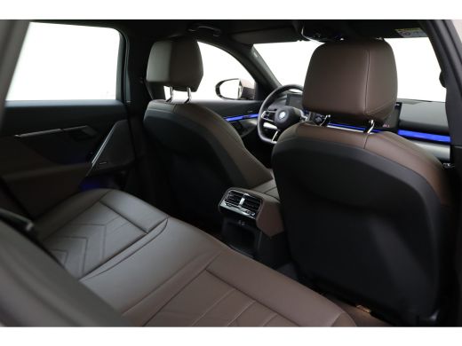 BMW i5 eDrive40 M Sport / Trekhaak / Achteruitrijcamera / M Sportonderstel / Adaptieve LED / Stoelverwar... ActivLease financial lease