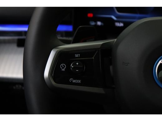 BMW i5 eDrive40 M Sport / Trekhaak / Achteruitrijcamera / M Sportonderstel / Adaptieve LED / Stoelverwar... ActivLease financial lease