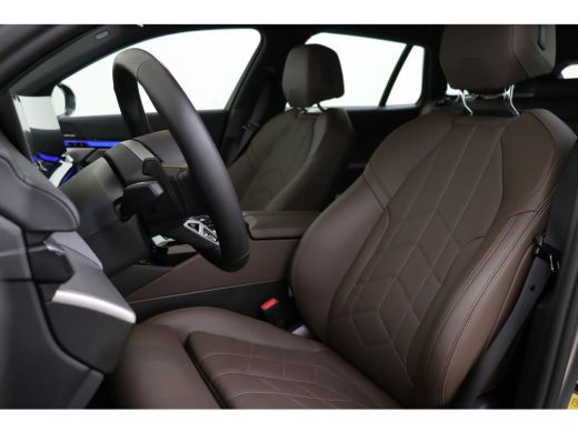 BMW i5 eDrive40 M Sport / Trekhaak / Achteruitrijcamera / M Sportonderstel / Adaptieve LED / Stoelverwar... ActivLease financial lease