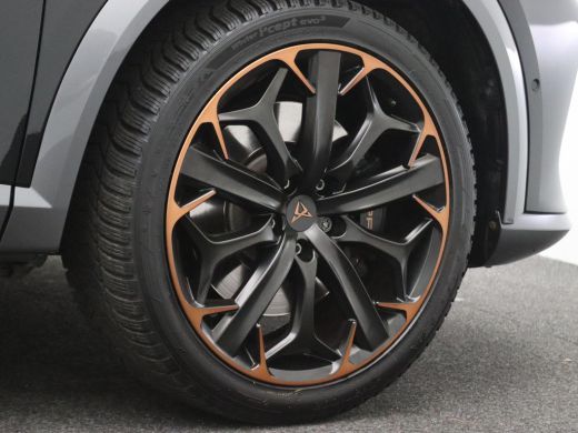CUPRA Formentor 1.4 e-Hybrid VZ Copper Edition 245PK DSG SOH 92%, Pano-Schuifdak, Trekhaak, Memorystoel, Leder, N... ActivLease financial lease