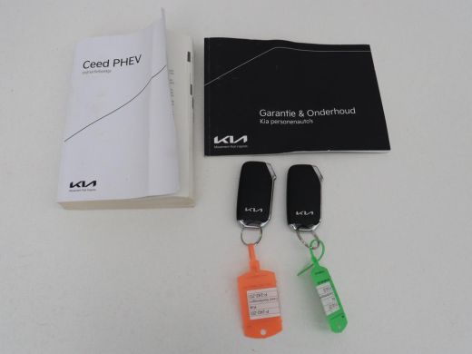 Kia Ceed 1.6 GDI PHEV DynamicPlusLine | Stoel & stuurverwarming | Adaptive cruise | Camera | Carplay | Key... ActivLease financial lease