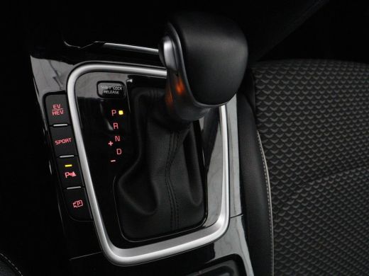 Kia Ceed 1.6 GDI PHEV DynamicPlusLine | Stoel & stuurverwarming | Adaptive cruise | Camera | Carplay | Key... ActivLease financial lease