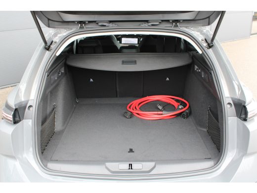 Peugeot e-308 Allure EV 54 kWh | Navigatie | Camera | 3-Fase laden | Parkeersensoren | ActivLease financial lease