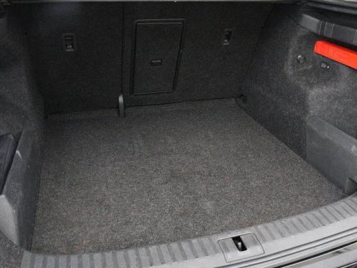 Skoda Enyaq iV 80 | SOH 91% | Panoramadak | Trekhaak | Leder | Stoelverwarming | Camera | Sfeerverlichting | Nav... ActivLease financial lease